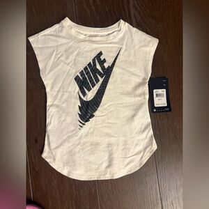 💕NWT Nike white t shirt size 3T 🌸🌸🌸